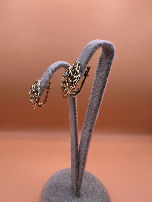 Продам золотые серьги.