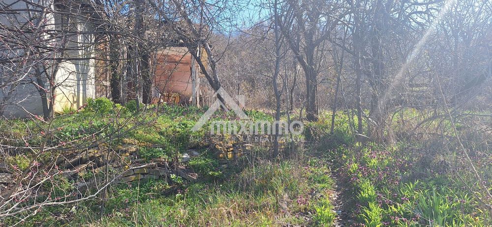 Парцел в Варна-м-т Планова площ 1140 цена 95000