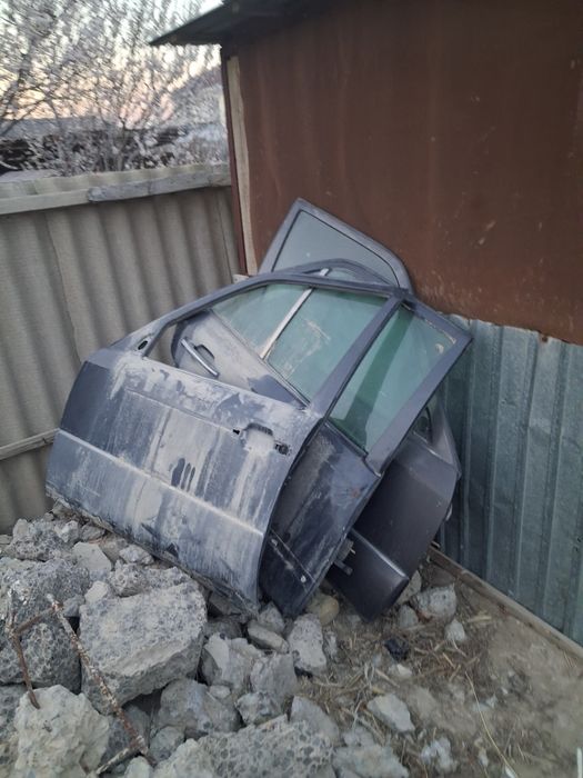 Есік мерс 124 сатылады