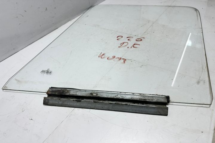 Geam dreapta fata Mercedes-Benz Sprinter prima generatie 903 (facelif