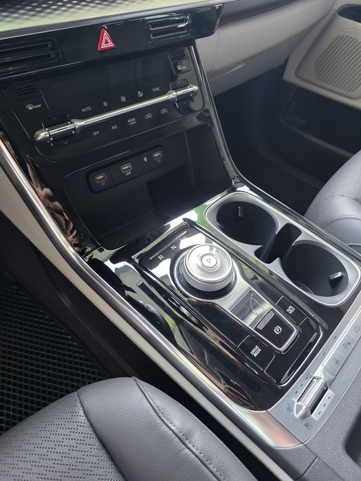 Kia Carnival 2023 — 3