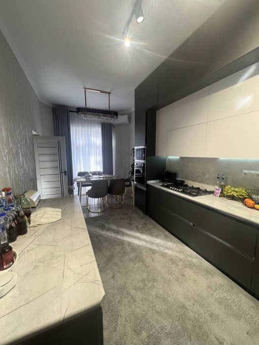 Срочно ховли сотилади