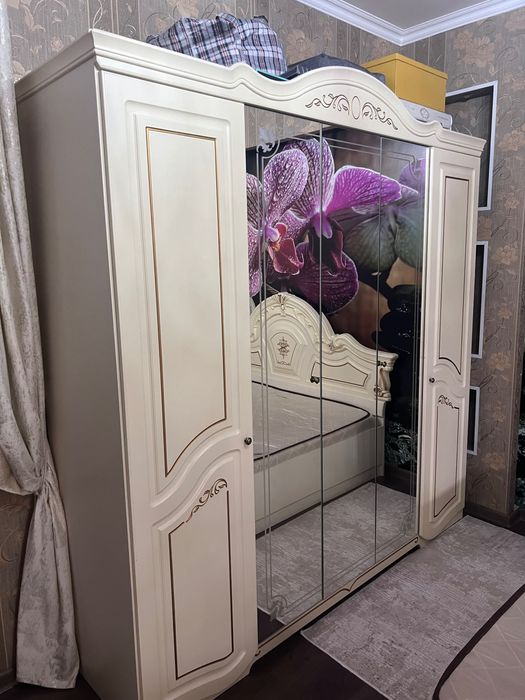 Продается спальный гарнитур