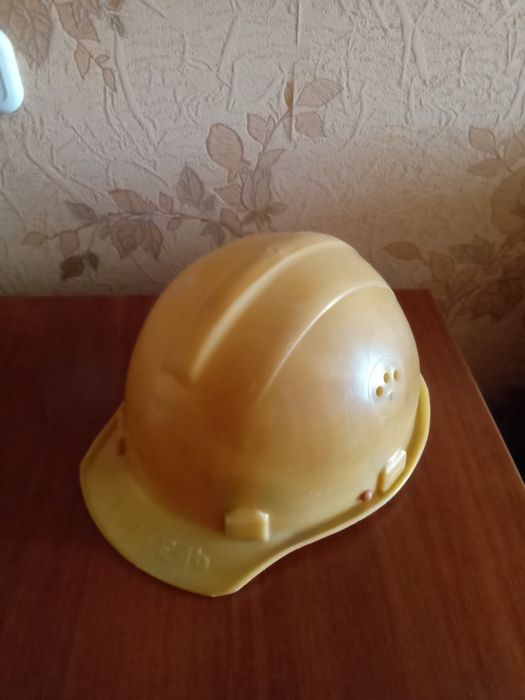 Каска защитная и подшлемник