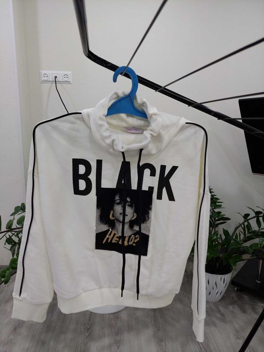 Худи на девочек  б/у в отличном состоянии