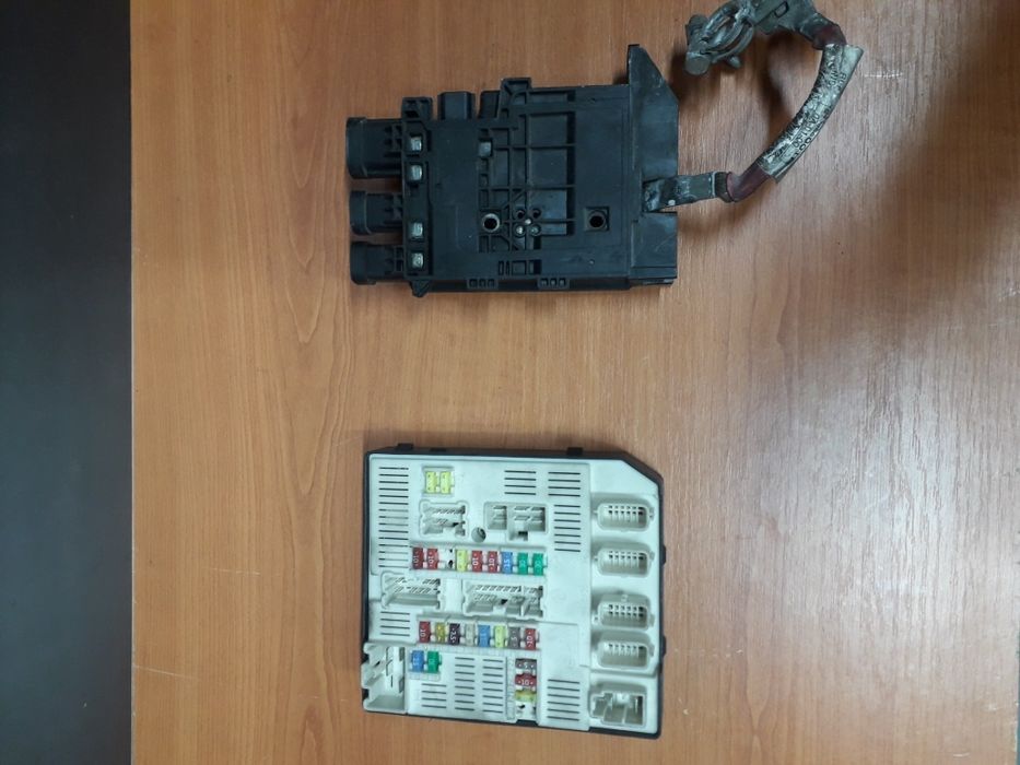 Tablou sigurante  borna baterie renault megane 3 scenic 3 fluence