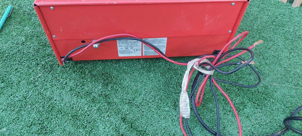 Зарядно със стартерна функция 12 v 22 amp