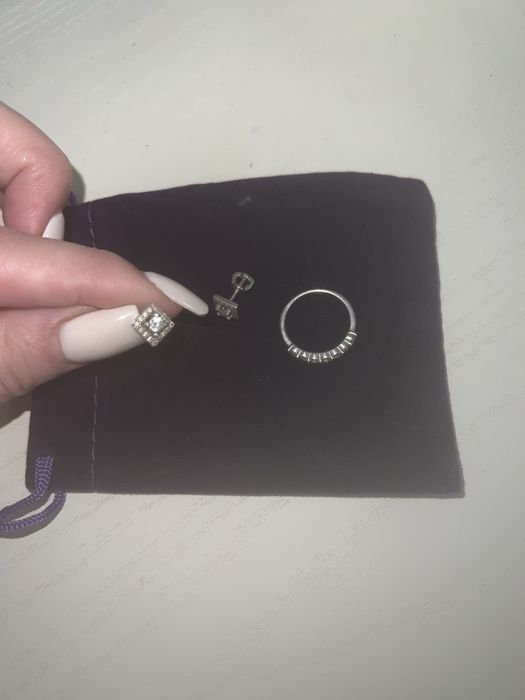 Продам кольцо с бриллиантом