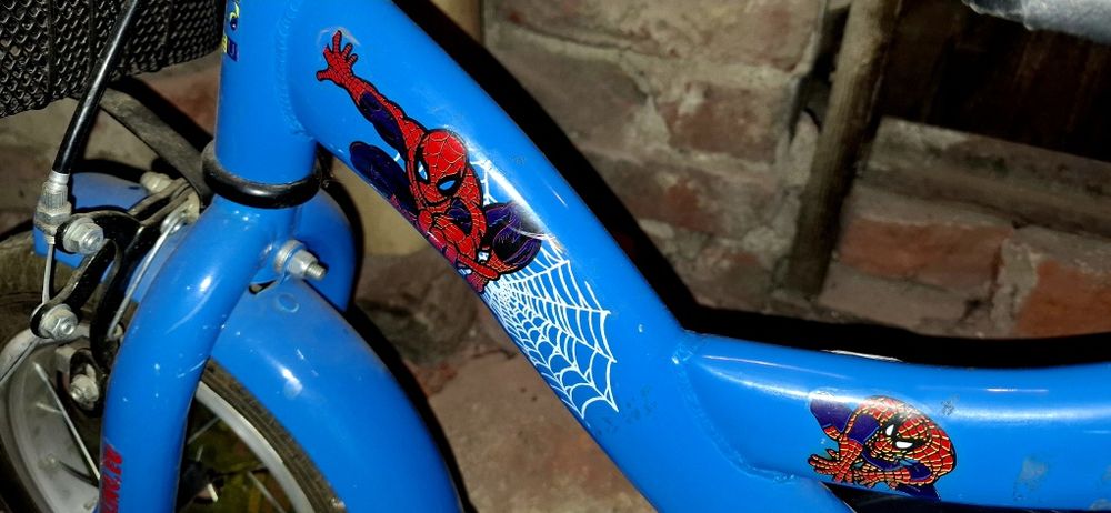 Детско колело 12 цола Spiderman – с помощни колела, кошница и багажник