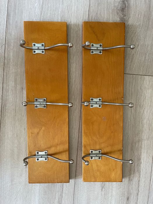 Вешалки деревянные с металлическими крючками