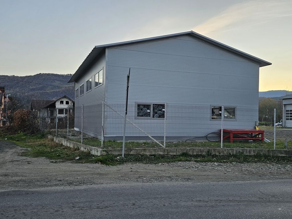 De vanzare sau inchiriere Teren cu 2 Hale în Sighet
