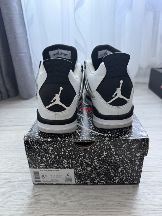 Air Jordan 4 Retro "Military Black"