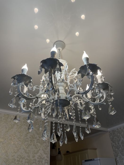 Продам люстру