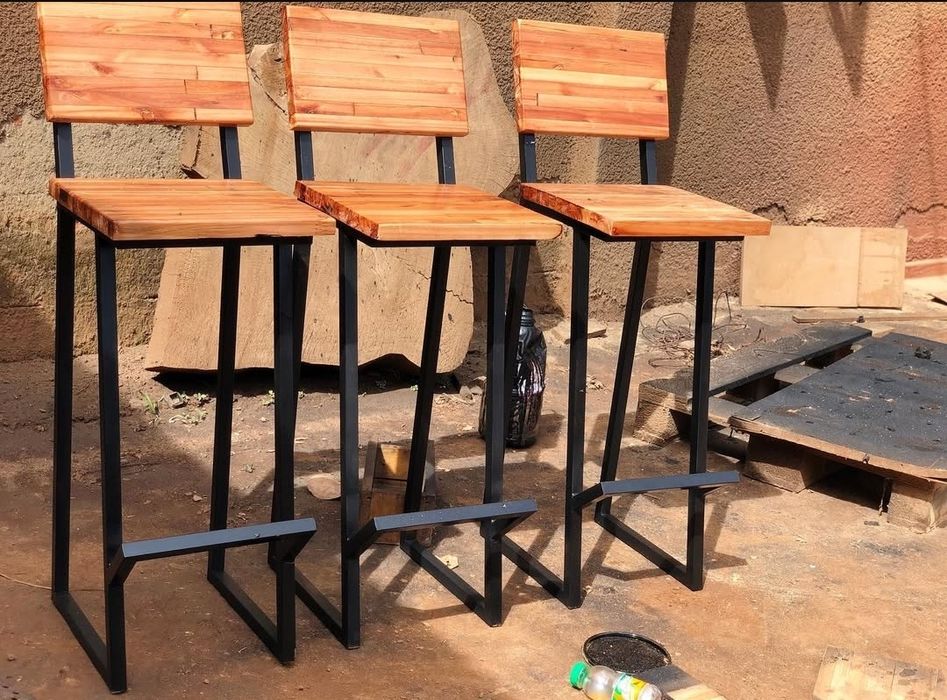 Бар столове от масив и желязо