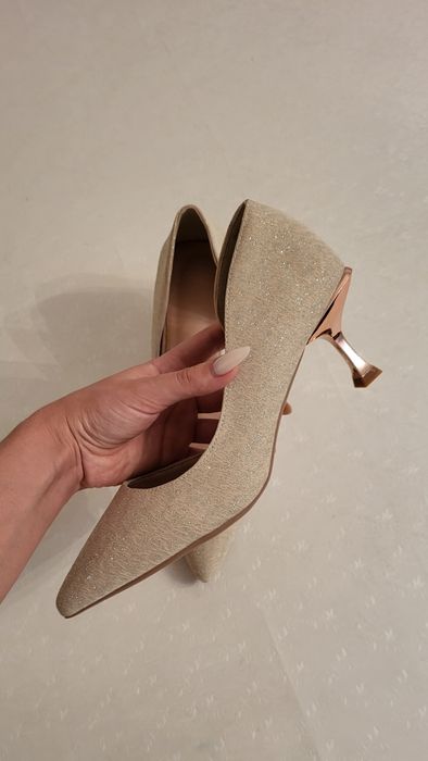 Туфли бежевые новые