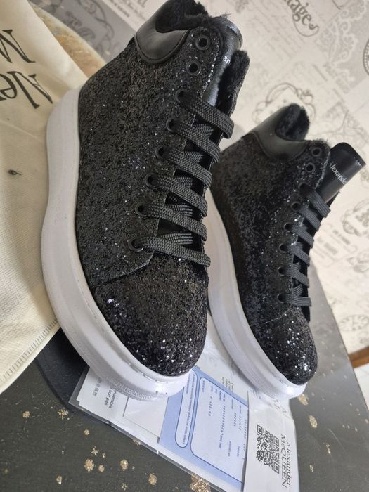 Alexander Mc Queen cu pietricele