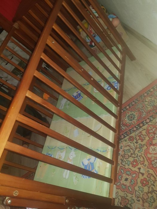 Продаётся детская кроватка