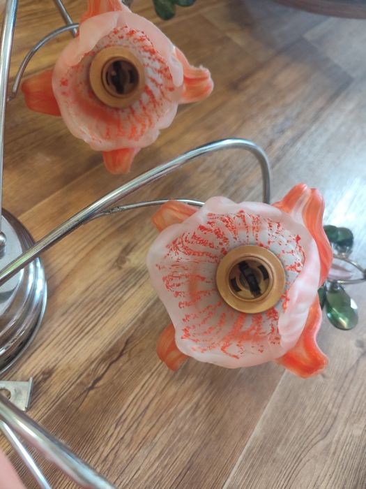 Продам люстру шестирожковую ,