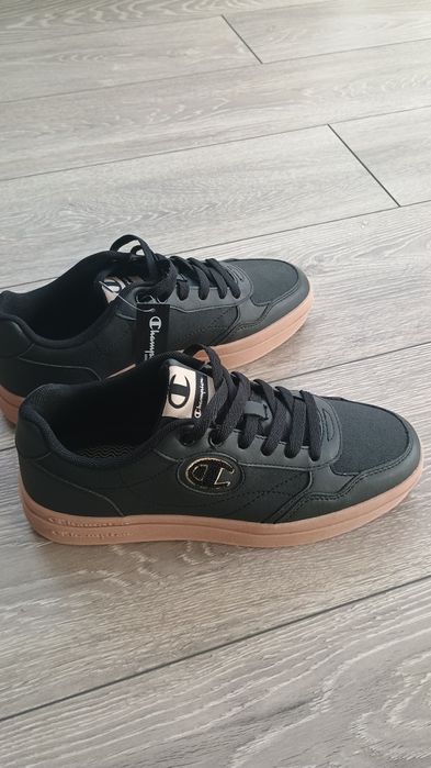 Adidași Champion 39