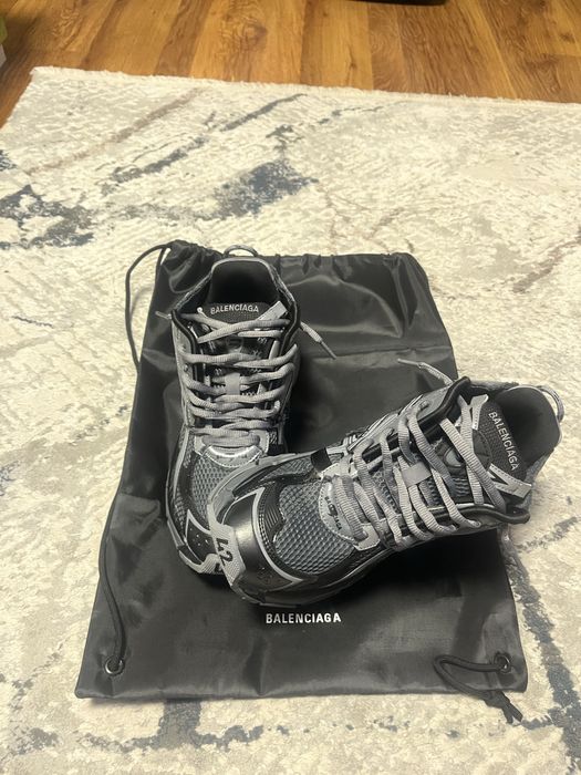 Balenciga runner