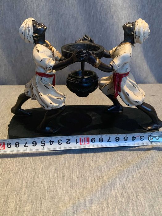 стара статуетка фигури