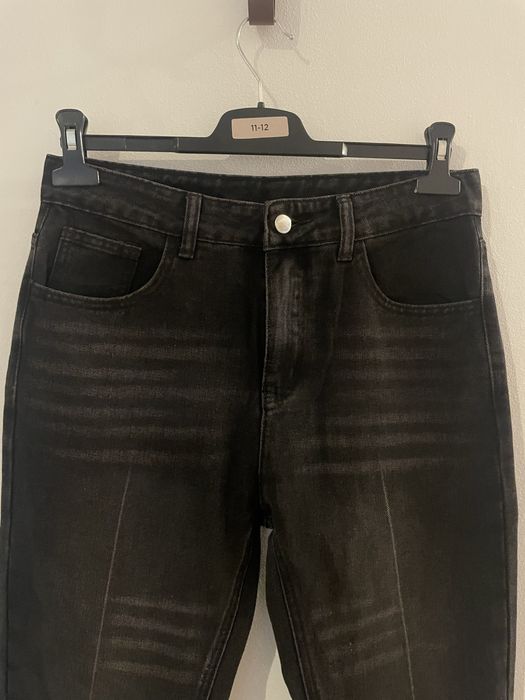 Blugi negrii, noi nepurtati