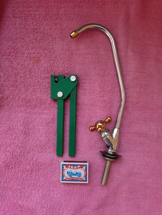 Пломбиратор ( новый ) смеситель небольшой тоненький  ( кран )