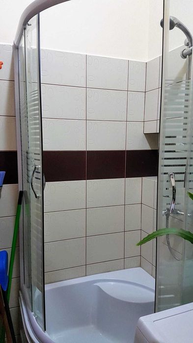 Ofer spre inchiriere apartament ultracentral cu o camera si dependinte