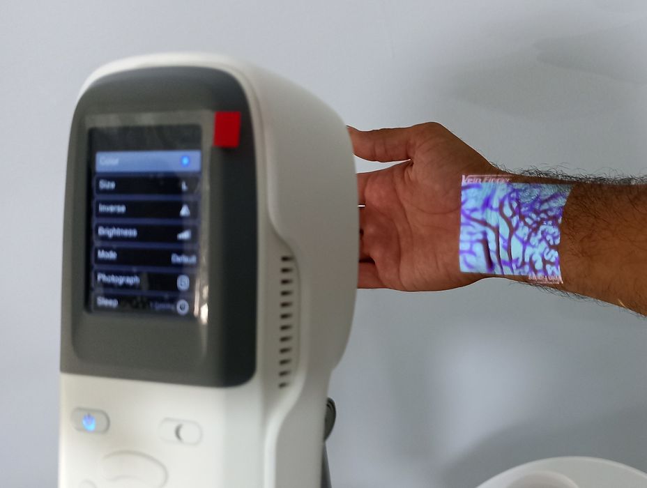 Веновизор / Инфракрасный прибор для обнаружения венозных сосудов.