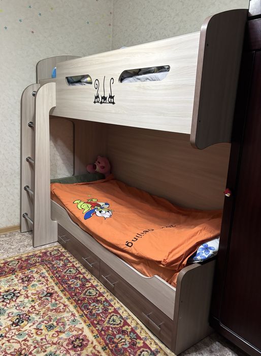 Продам двухъярусную кровать