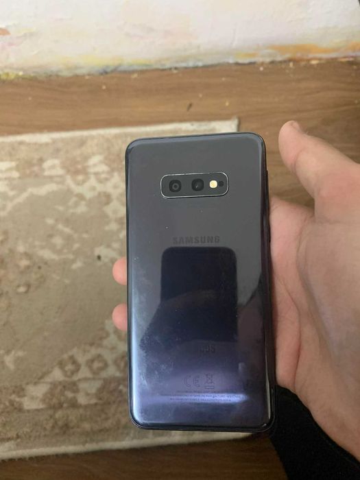 telefonul este impecabil 128 de GB nu are nicio problemă