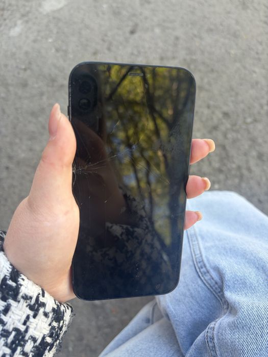 Продам Айфон 12 в хорошем состояние