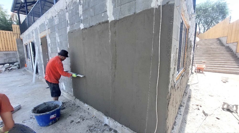 Штукатурка стены