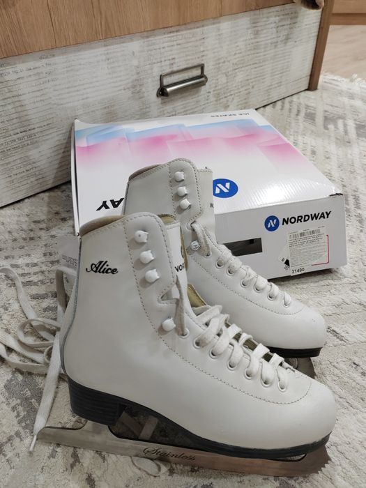 Продам коньки 37 размер