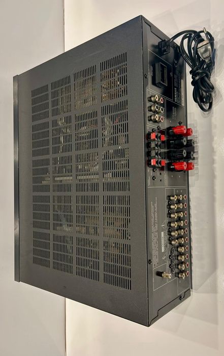 Vand amplificator Yamaha DSP-A590