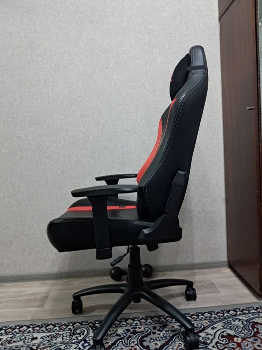 Игровое кресло Sharkoon skiller sgs20