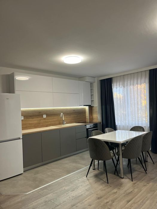 Дава се под наем Тристаен апартамент в Асеновград - 120 кв.м за 484.5 € - Снимка #2