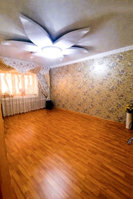 Продаётся квартира, 4-х комнатная, 2-этаж. Саттепо 42-дом