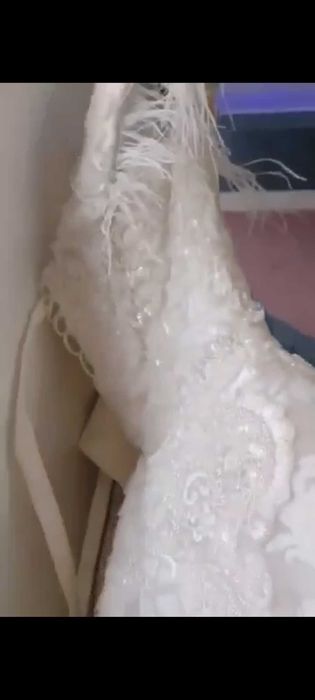 Офицялна бяла рокля отпред късо отзад с шлейф прекрасна 350лв