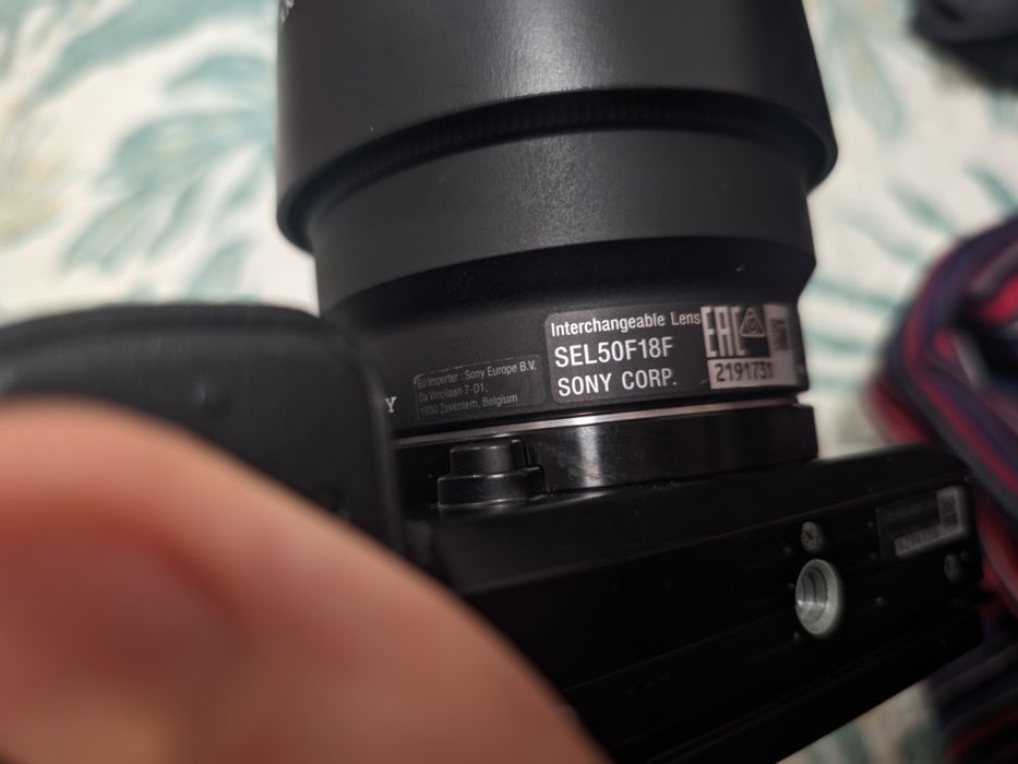 Sony Alpha a6000 ca nou - Kit complet + Geantă + Set curăţare