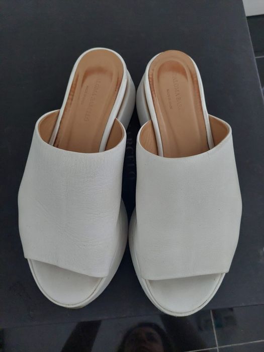 Маркови чехли и сандали на разпродажба