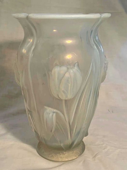 Ваза Barolac "Тюльпаны" из опалесцентного стекла