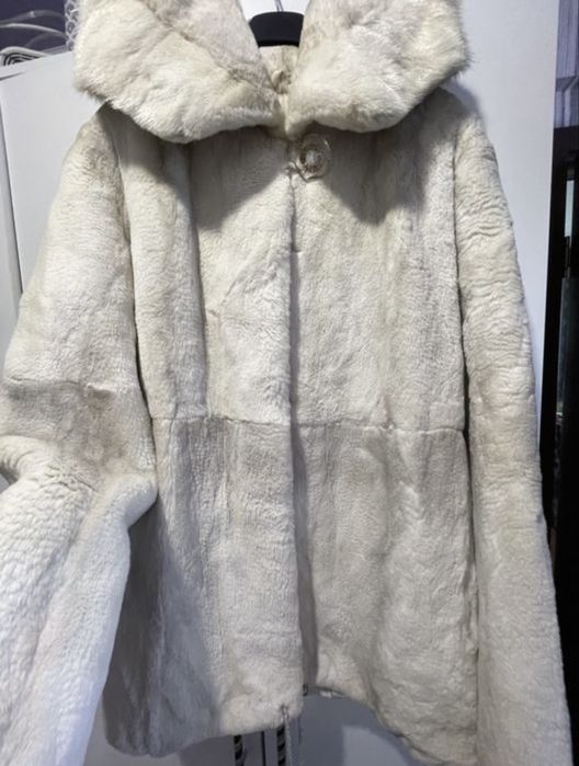 Шуба бобер с норковым капюшоном