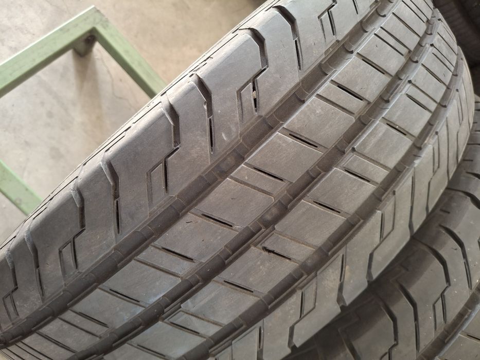 2 Anvelope de vară 215 70 r15C Continental