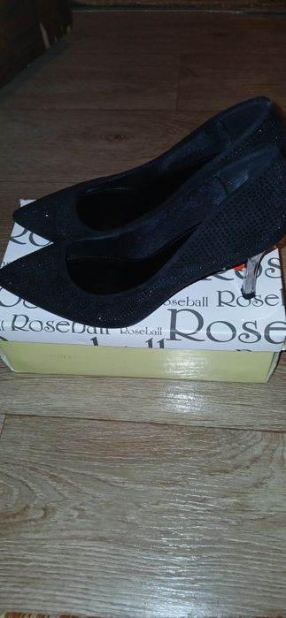 Продам туфли Roseball