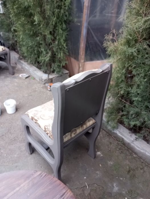 Продам 6 деревянных стульев .