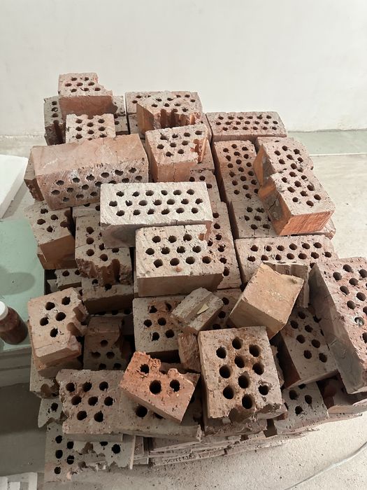 Красный кирпич продается