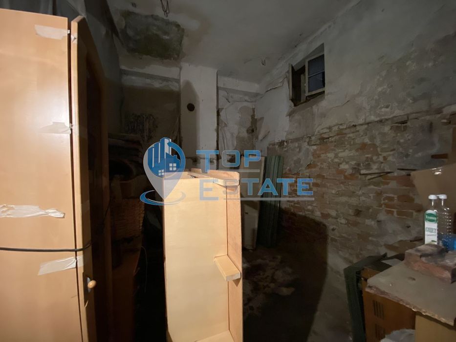 Двуетажна тухлена къща в кв. Гарата, гр. Горна Оряховица, област Вели