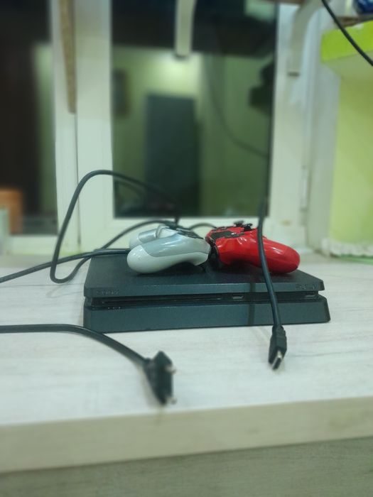 Playstation 4 ,1 TB.