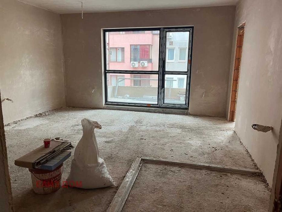 Тристаен апартамент в гр. Варна, р-н Окръжна болница